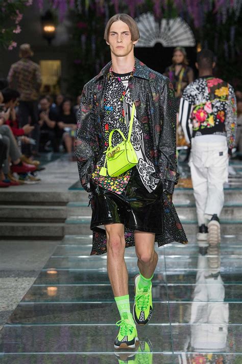 versace spring summer 2019 men& 39|Versace Spring 2019 Menswear Collection .